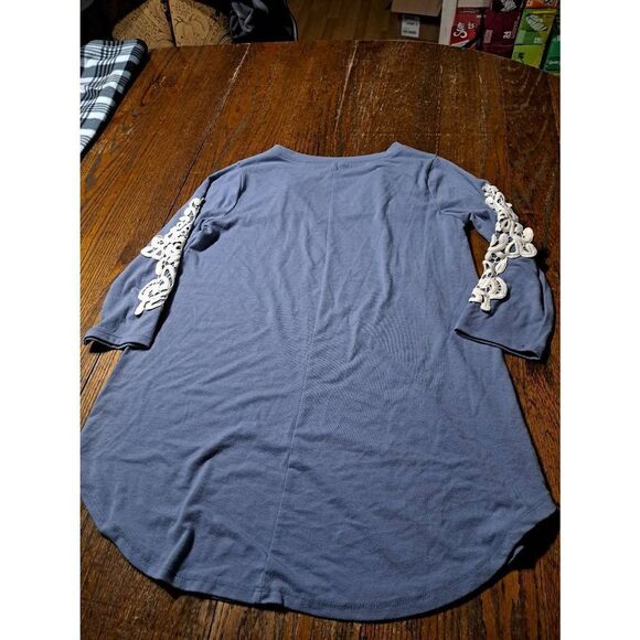 Small Blue VNeck Pullover Tunic Top Shirt with Lace Sleeves - Picture 4 of 4